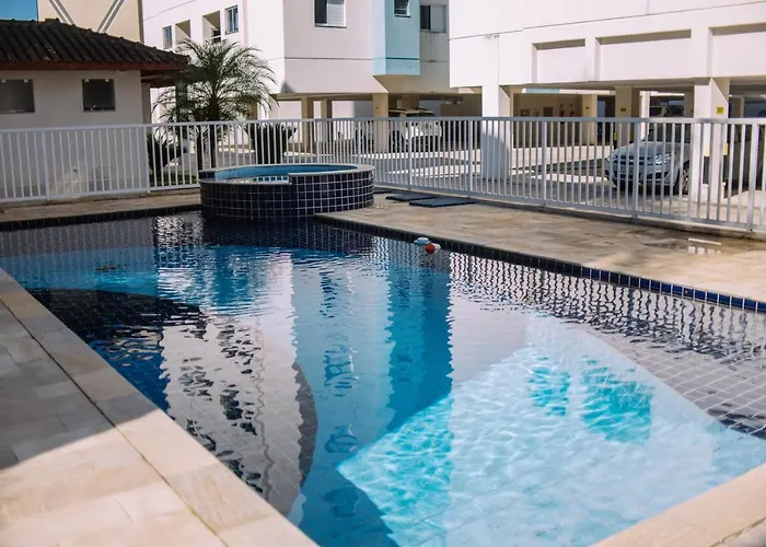 Apto no Itaguá, 2 dts, wifi, piscina e ar condicionado
