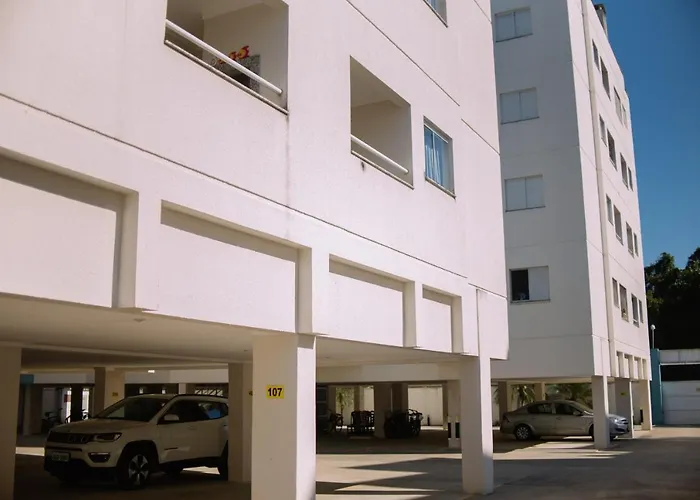 Apto no Itaguá, 2 dts, wifi, piscina e ar condicionado
